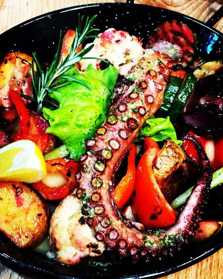 Restauracja I Noclegi Izba Rybacka W Krainie Wygaslych Wulkanow Podgorki Exterior foto