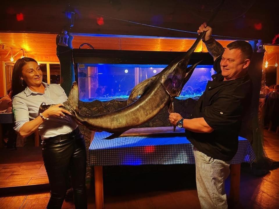 Restauracja I Noclegi Izba Rybacka W Krainie Wygaslych Wulkanow Podgorki Exterior foto