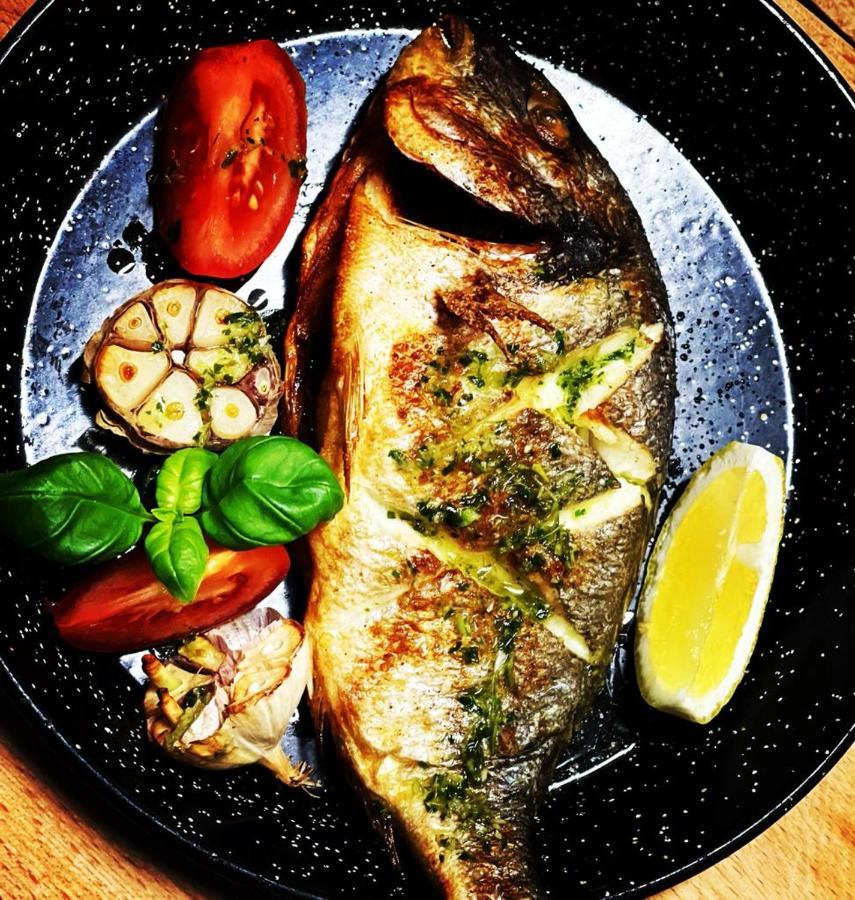 Restauracja I Noclegi Izba Rybacka W Krainie Wygaslych Wulkanow Podgorki Exterior foto